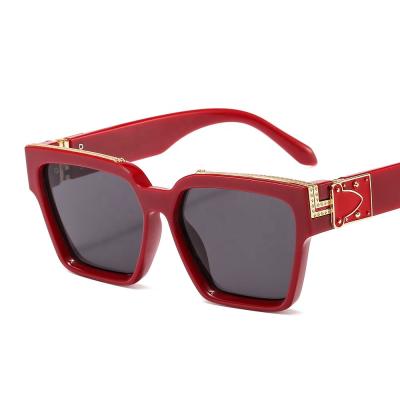 China Fashion Sunglasses 2021 Vintage Red Sunglasses Popular Square Retro Sunglasses Oversized Sunglasses for sale