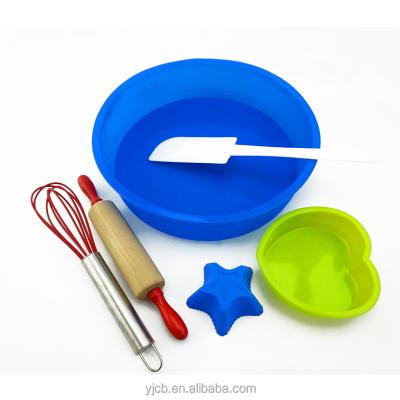 China Disposable Cake Beater Set Silicone 6pcs Cake Mold Cake Baking Tools for sale