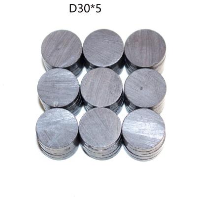 China Black Industrial Magnet D30X5 Ferrite Disc Magnet With High Temperature With Low Price for sale