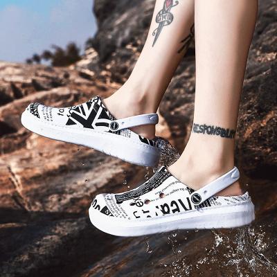 China Colorful Kids Sandals Homme Light Weight Boys Garden Shoes Hobbles Platform Hobbles For Men's Shoes Sandal for sale