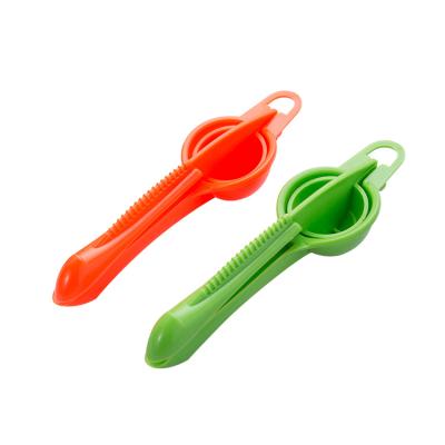 China Viable Cheap Price Manual Plastic Citrus Juicer Hand Held Kitchen Tools Juicer Squeezer for sale