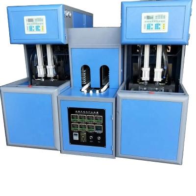 China Planta de fabricación Semi-automático 2000B/H Una máquina de calentamiento tira dos máquinas de moldeo de soplado Peso KG 1250 KG en venta