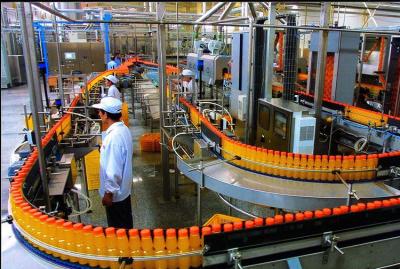 China Automatic Plastic Belt Juice Processing Line / Fruit Juice Processing Line for PET Bottles Te koop