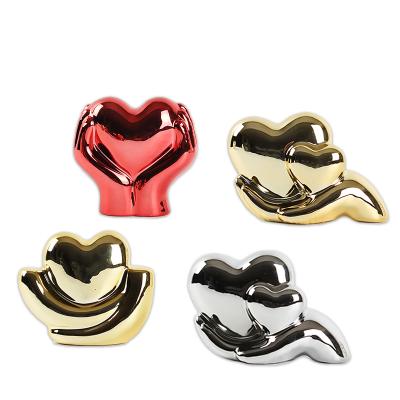 China Gold Hand Hold Artistic Electroplating Ceramic Heart for Wedding and Valentine Decoration for sale