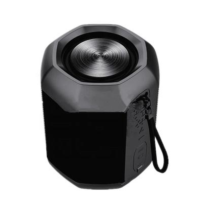 China No Trunk Round Stereo Speaker OEM Factory Table BT Mobile Phone IPX7 TWS Wireless Waterproof Speaker for sale