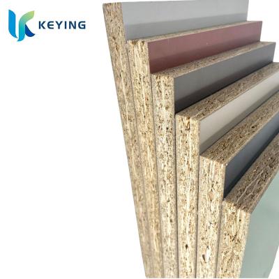 China 1220x2440mm Moisture-proof Chipboard Pattern Furniture Paper Face Feature Paint Melamine Particle Board Exterior for sale