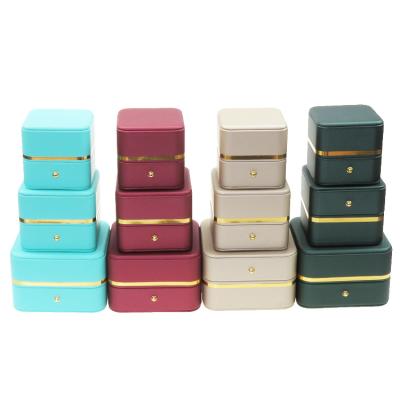 China New Recycled Materials Around Belt Nail Phnom Penh Ring Pendant Bracelet Leather Jewelry Packaging Gift Box Corner Ring Box for sale