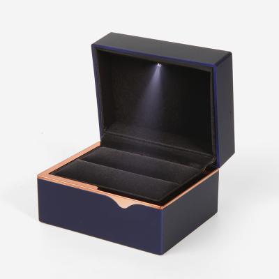 China OEM/ODM Creative Lightweight Recyclable Ring Box Necklace Packing Box Proposal Brushed Leather Jewelry Box With Led for sale