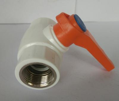 China Plastic ball valve PVC Ball valve with steel inner screw à venda