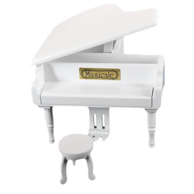 China Fashional New Style Small White Piano Taizhiyi Music Box for sale