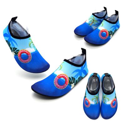 China Fine Print Non Slip Blue Women's Water Shoes Beach Track Water Skiing Non Slip Lightweight Quick Dry Shoes Yoga Soft Soled Shoes for sale