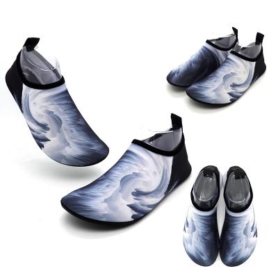 China New original men's anti-skid printing design breathable non-slip swimming shoes black and white dry shoesfactory of the favor price quickly for sale