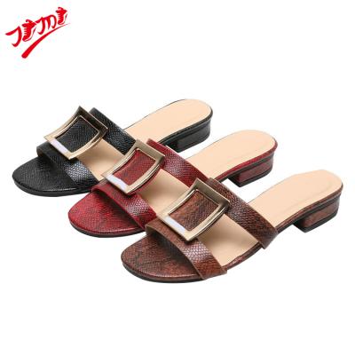 China Lightweight Economic Custom Design Woman Slippers 2021 Luxury Brand Slippers Women Slippers for sale