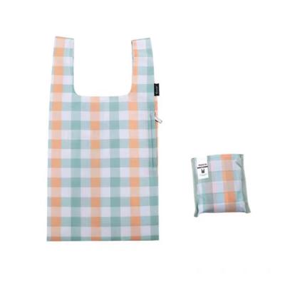 China Handled Eye-Catching Checkered Shopping Bags Printed Custom Roomy Portable Shopping Bags Shopping Bags for sale