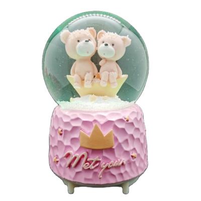 China Home Decoration& gifts wedding decoration color changing usb bear crystal ball music box for christmas gifts for sale