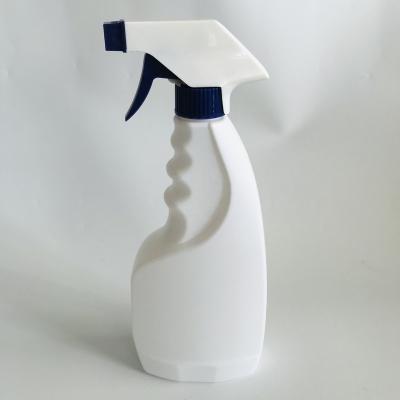 China 500ml 600ml Plastic Spray Bottle HDPE Plastic Disinfectant Material Bottles Customizable Color With Spray Gun for sale