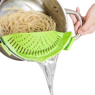 China Sustainably Green Snap Lime 'N Strainer, Clip On Silicone Strainer, Fruit Vegetables Pasta And Spaghetti Strainer For Pots And Bowls for sale