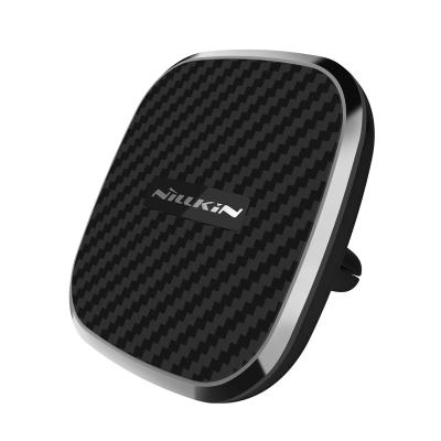 China Nillkin High Quality Non-slip Magnetic Car Pad Silicon Car Charger 10W Fast Charging Wireless Mount For Mobile Phone for sale