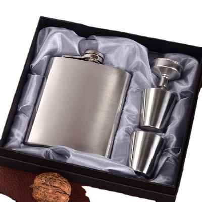 China Custom 6oz 7oz 8oz Vacuum Stainless Steel Liquor Whiskey Metal Hip Flask Gift Box Set Of Minimalist 2021 New Product Ideas for sale