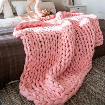 China Sustainable Flannel Knitted Blanket in 22 Colors Customizable Handmade Throw Blanket for sale