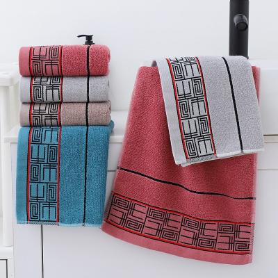 Chine Ensemble cadeau de serviettes de douche à séchage rapide avec motif rayé et serviettes sombres 100% coton à vendre