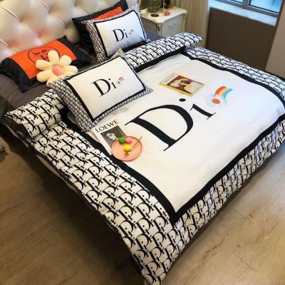 China 4 Pcs King Size Bedding Set 100% Polyester Luxury Designer Duvet Cover Yes Customized for sale