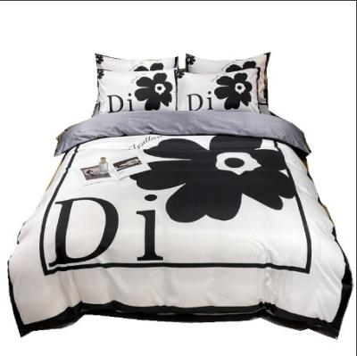 China Home Textiles Customized Color Bedding Set with Fitted Sheet and Designer Duvet Cover for sale