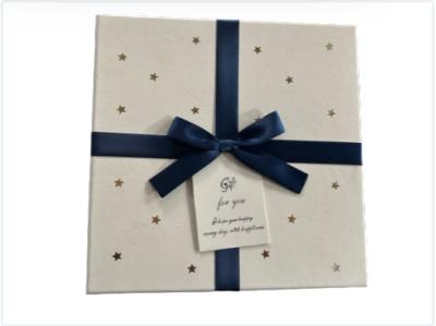 China Jewelry Custom Square Delicate Patterned Gift Box With Bow for sale