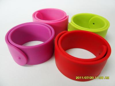 China Pink / Green / Red / Blue Custom Rubber Silicone Bracelets Wristbands For Kids for sale