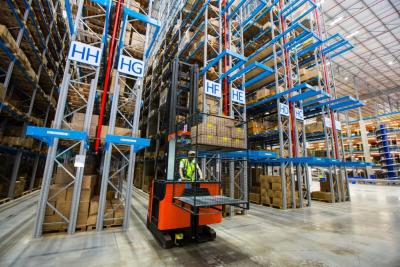 Cina Racking per pallet industriali VNA Racking per corridoio molto stretto in vendita