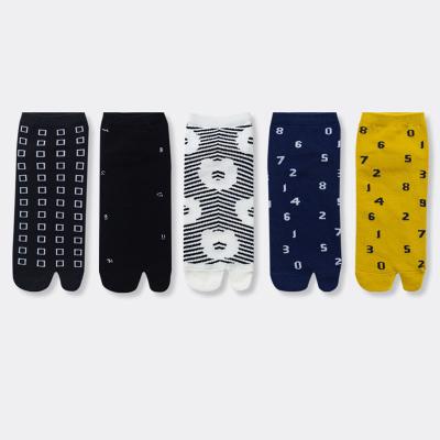 China QUICK DRY Custom Made Two Toe Knocks Jacquard Japanese Multicolor Slit Toe Socks Number Women Socks for sale