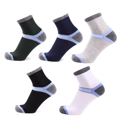 China Fashionable Sports Socks QUICK DRY Good Quality Four Seasons Deodorant Mens Socks for sale