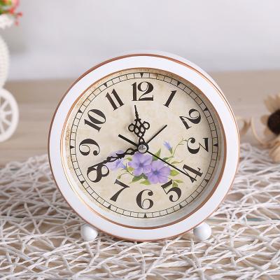 China Quartz Antique Simple Movement Small Style Silent Children's Alarm Clock for sale