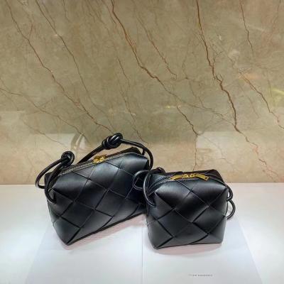 China Women Factory New Design Small Square Bag Fashion Braided All Diagonal Box Women's Body Bag for sale