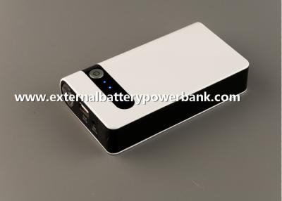 Cina mini dispositivo d'avviamento automobilistico di salto 12000mAh con 5V/2A il caricatore di iPhone 5S/6 in vendita