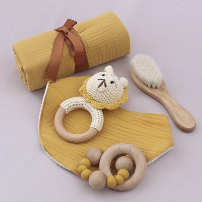 China Soft Toy Hair Comb Bracelet Set Birthday Gift Muslin Soft Crochet Lion Wood Teething Toy Grasping Holder with Wooden Teether Set for sale