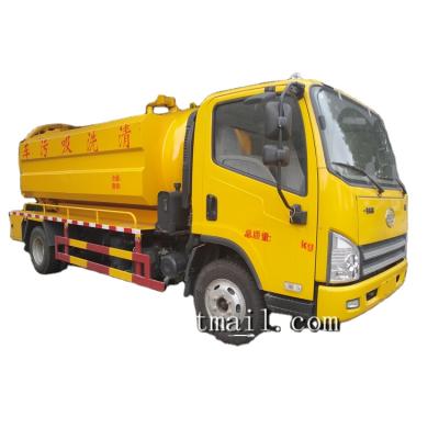 China Vacuum Trucks , Sewage Suction Truck With 2600L Capacity 2.6 CBM for sale