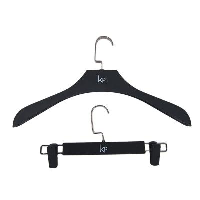 China Good Design Luxury Modern Plastic Garment Display Hanger For Suit for sale