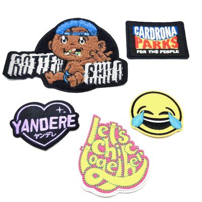 China 3D Fashion Garment Logo Woven Embroidered Badges Custom Clothes Brand Woven Labels Colors Embroidery Patches Custom Made for sale