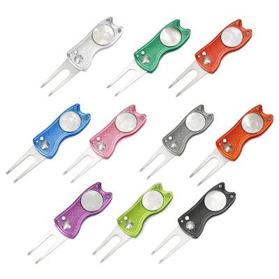 China Portable Factory Direct Container Magnets Golf Throwing Fork Digging Tool With Ball Maker Fork Custom Green Golf for sale