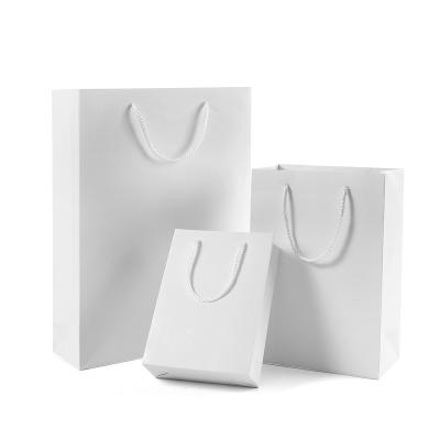 China Recyclable White Clothing Glass Cosmetics Gift Bag Paper Handbag Gift Packaging Bag for sale