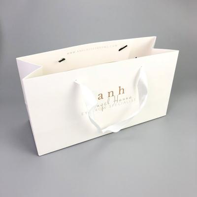 China New Arrival Recyclable Cost Effective Wholesale Customized Kraft Paper Designed Fancy Shopping Wedding Handled Paper Gift Bags for sale