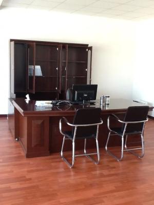 China Solid Wood Commercial Office Furniture Walnut Office Desk Environmental for sale