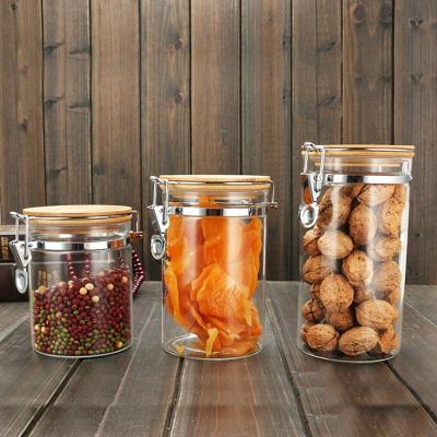 China Household Heatable Cereal Glass Sealed Jar With Lid Tea Pot Kitchen Storage Jar With Metal Clasp for sale