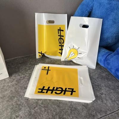 China Customizable Thickening Hand Bags Waterproof Design Reusable Transparent Bags for sale