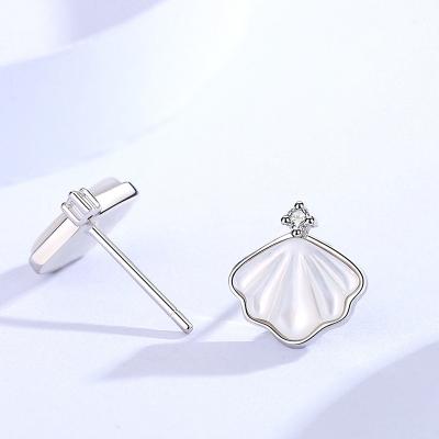 China 2022 Cute New Arrival Pure Berry Pearl Oyster 999 Sterling Silver Earrings Female Shark Studded Earrings Jewelry Factory Supply HOYON for sale