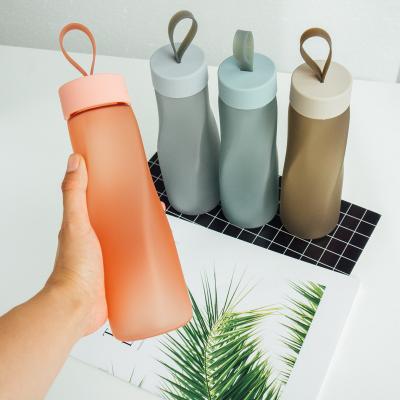 China Leak-proof plastic drinks bottle high quality frosted water bottles zu verkaufen