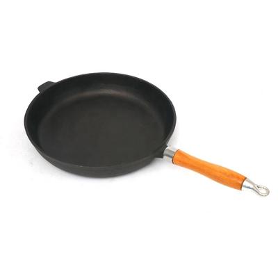 China Sustainable Outdoor Nonstick Frying Pan With Wooden Handle Induction Safe for sale