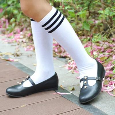 China Sporty Knee Long Boys And Girls Stovepipe Bangs Black White Casual Students Striped Stockings for sale