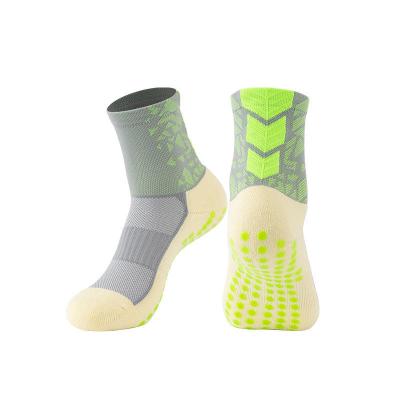 China Wholesale High Quality Breathable Custom Logo Cotton Sports Socks Men Anti Slip Grip Football Sports Socks for sale